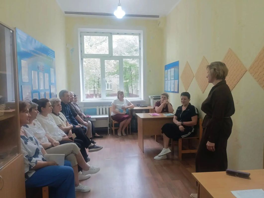 Встреча с педагогическим коллективом Новосветской школы № 1