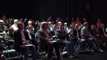 На Международном фестивале молодежи Глава ДНР Денис Пушилин вместе с первым заместителем руководителя Администрации Президента РФ Сергеем Кириенко приняли участие в питчинге патриотических кино- и медиапроектов «#СВОеКИНО»