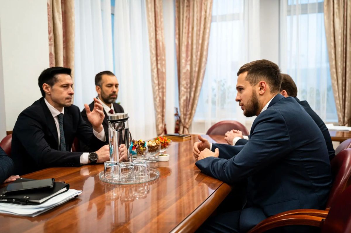 Первый зампред Правительства ДНР Кирилл Макаров провел рабочую встречу с представителями Министерства экономики, инвестиций и территориального развития Свердловской области, на которой обсуждались вопросы индустриального...