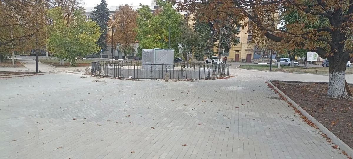 Центральный сквер: продолжаются работы по благоустройству