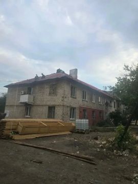 Нижегородские подрядчики продолжают обновление кровли МКД в пгт Горное в городском округе Харцызск