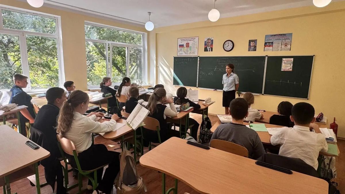 Транспортные полицейские Донецка провели акцию «Уступи дорогу поездам»