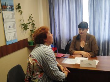 Состоялся прием граждан. Сегодня, 17 сентября, в общественной приёмной Партии «Единая Россия» города Тореза депутат Торезского городского совета Матраева Анна Викторовна провела прием граждан
