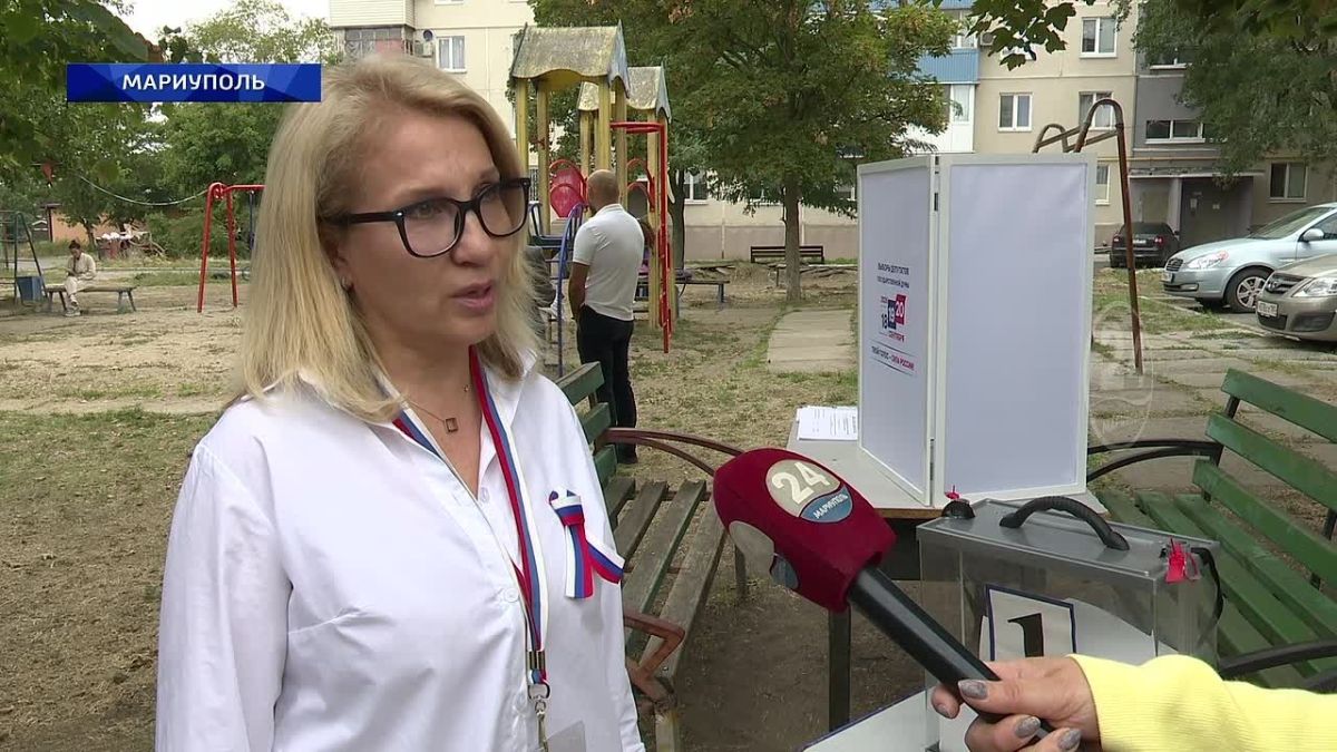 Досрочное голосование в ДНР: мариупольцы отдают свои голоса в удобных для избирателей местах