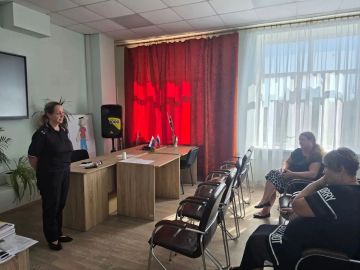 БЕЗОПАСНОСТЬ НА ДОРОГАХ: ВСТРЕЧА ИНСПЕКТОРА ГИБДД С ПЕДАГОГАМИ МАНГУШСКОЙ ШКОЛЫ №1