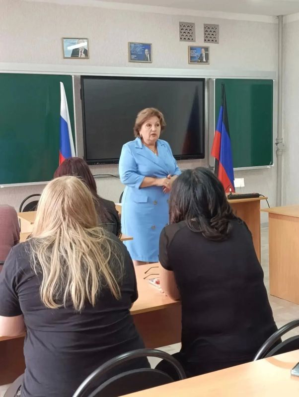 Состоялась встреча начальника Управления образования городского округа Горловка с трудовым коллективом