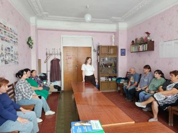 Депутат Амвросиевского муниципального совета Виктория Кудряшова провела встречу с коллективом ДК им. С.М. Кирова