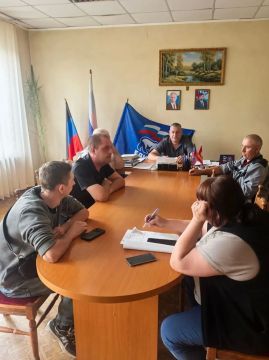 17 сентября 2026 года депутат Ясиноватского муниципального совета от фракции «Единая Россия» Николай Коляденко провел встречу с жителями округа