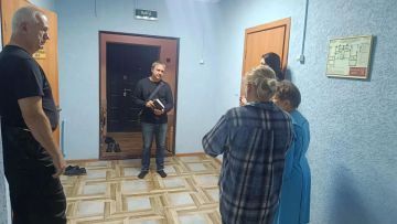 Сегодня, 17 сентября, в Советском внутригородском районе депутат Макеевского городского совета первого созыва Андрей Зотеев провел встречу с жителями жилого массива имени Кирова в помещении детского сада № 179