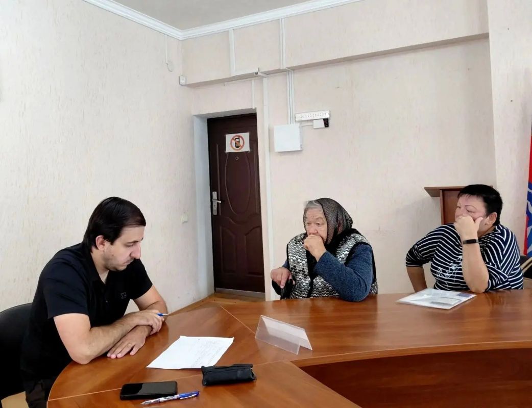 Заместитель главы Шахтерского округа обсудил актуальные вопросы с жителями Ждановки