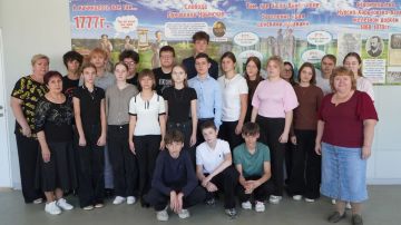 В Амвросиевской школе прошло мероприятие ко Дню Мира