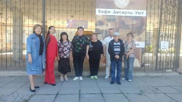 Сотрудники учреждений культуры Старобешевского округа исполнили свой гражданский долг — сегодня они одними из первых пришли на избирательные участки, чтобы проголосовать на выборах депутатов Государственной Думы РФ