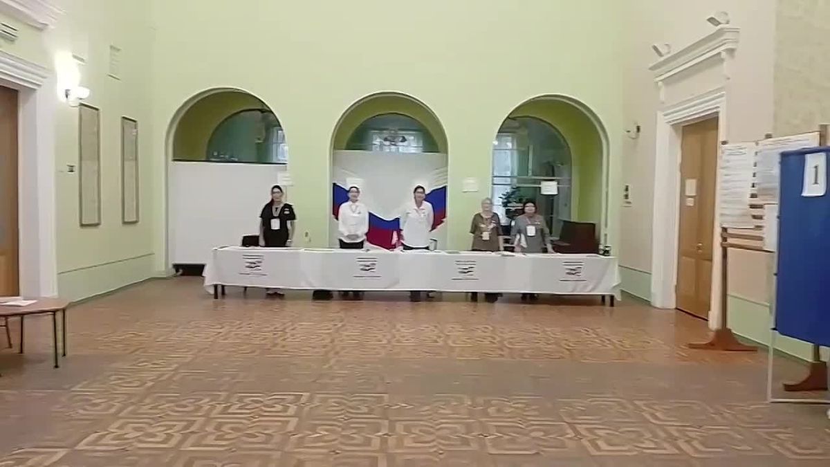 Александр Подгорный: На открытии избирательного участка в Кировском районе Макеевки праздничную атмосферу создали талантливые представители молодёжи, которые впервые приняли участие в голосовании