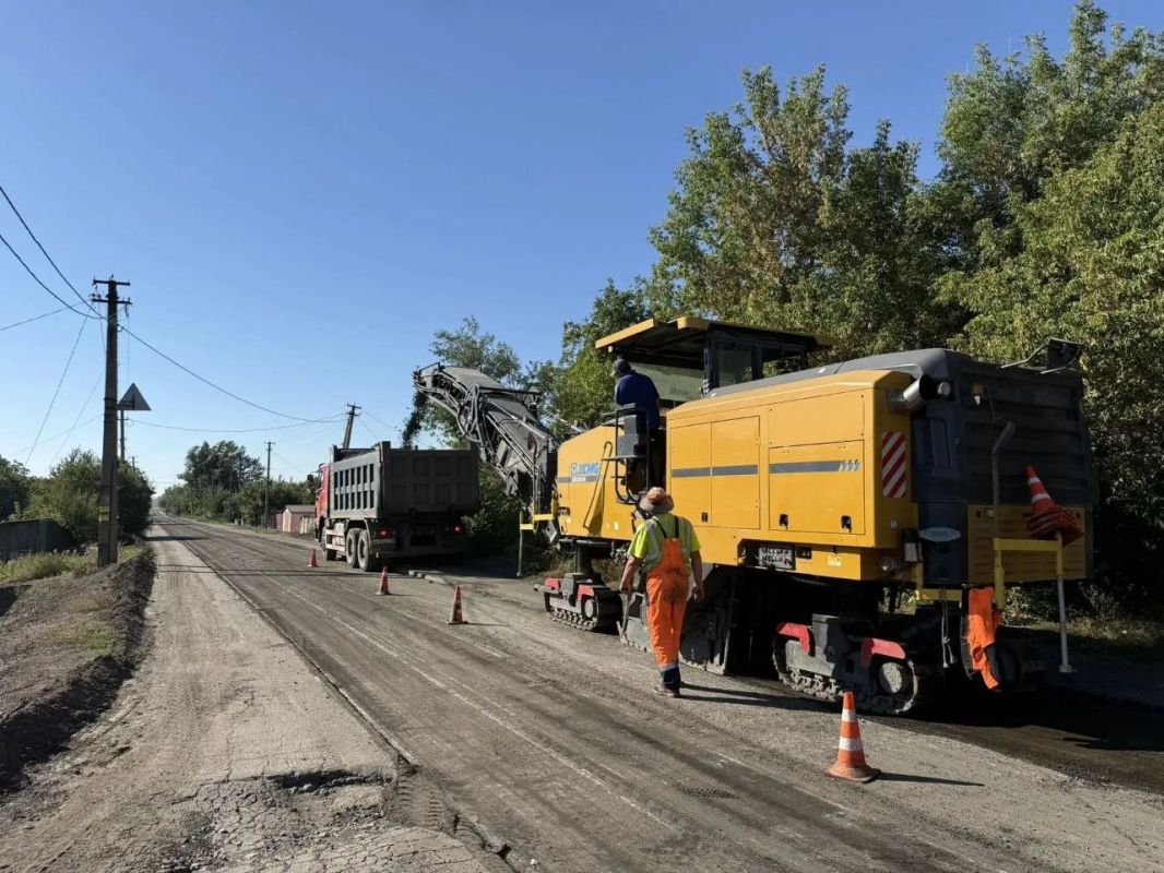 В Горняцком районе продолжаются дорожные работы
