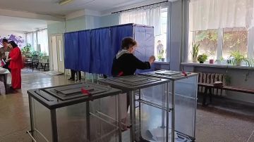Голосование на избирательных участках Амвросиевки идет полным ходом