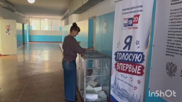 Сегодня педагоги и сотрудники ГБОУ «Новозарьевская школа» исполнили свой гражданский долг