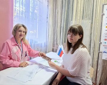 Молодёж г. Моспино впервые идт на избирательный участок