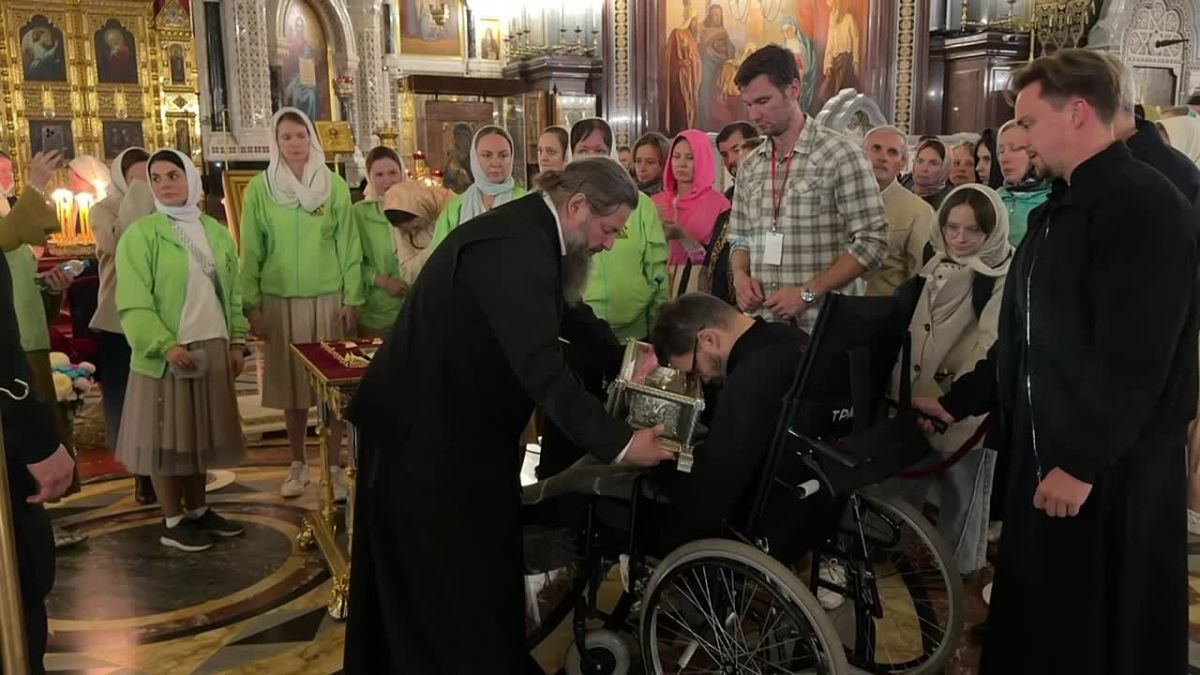 Молитва перед десницей святителя Спиридона: митрополит Митрофан идет на поправку