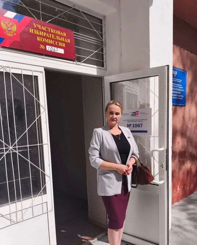 Сегодня своим гражданским долгом воспользовалась депутат Старобешевского муниципального совета Светлана Клапша