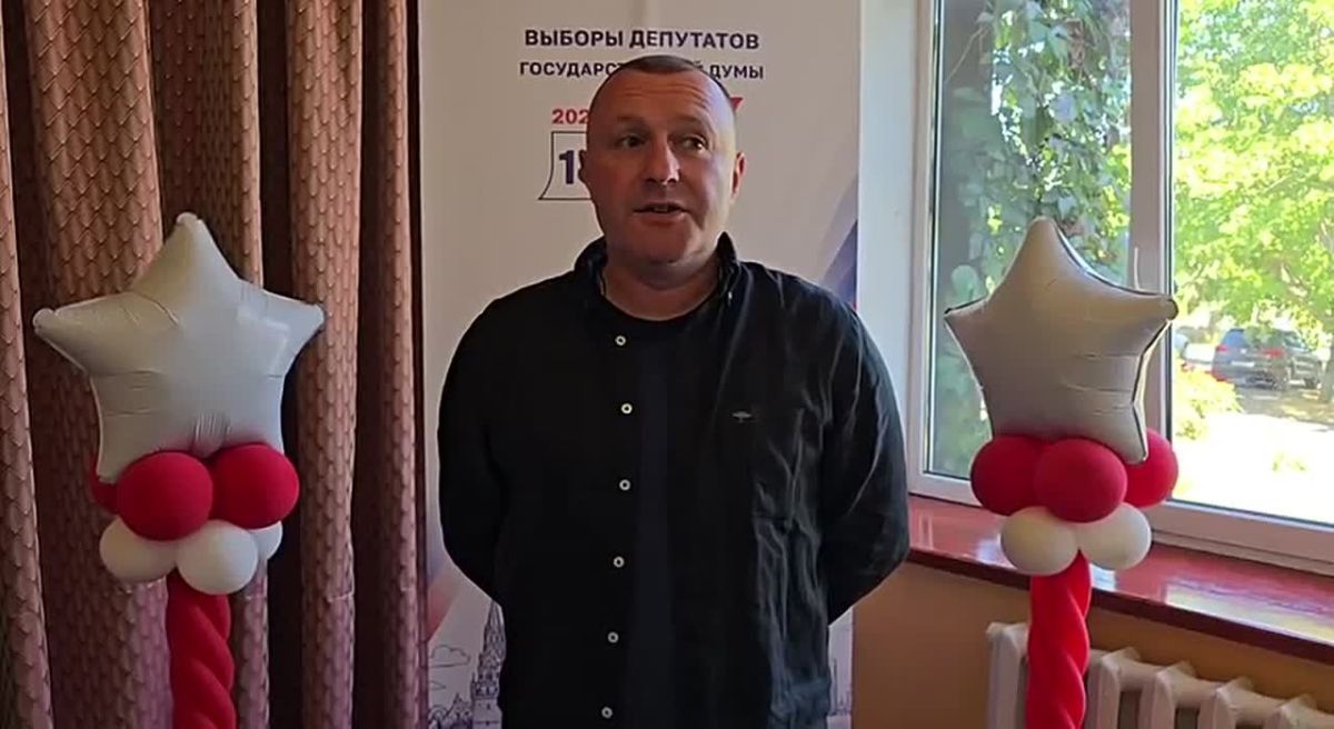 Свой гражданский долг выполнил Валерий Скляров, проголосовав на избирательном участке