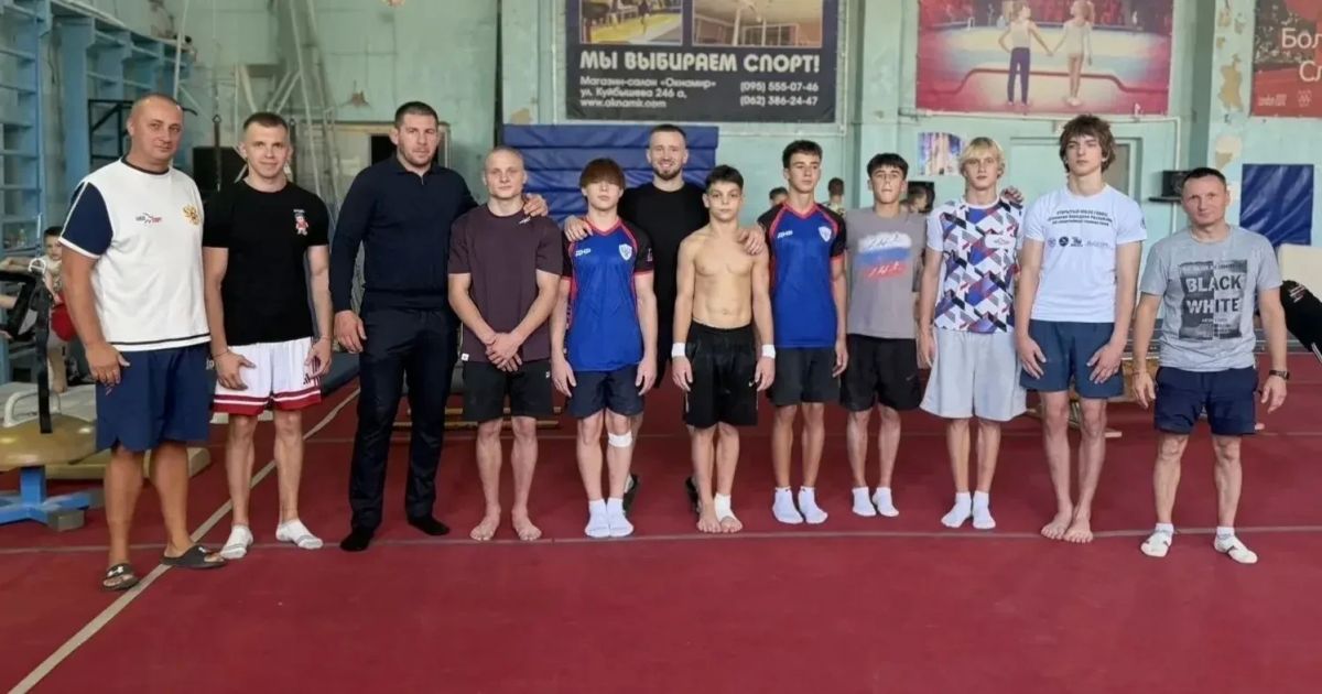 Министр спора и туризма Максим Швец посетил контрольную тренировку спортсменов перед личным Первенством России по спортивной гимнастике