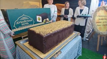 Настоящий минский дубайский шоколад - в Белоруссии приготовили 100-килограммовый творожный сырок: