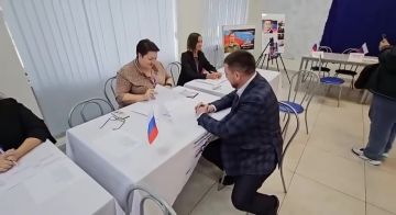 На выборах депутатов Госдумы проголосовал депутат Народного Совета ДНР от Единой России Пётр Пятибратов