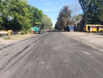 Дороги преображаются: в Амвросиевке на улице Артёма завершился ремонт
