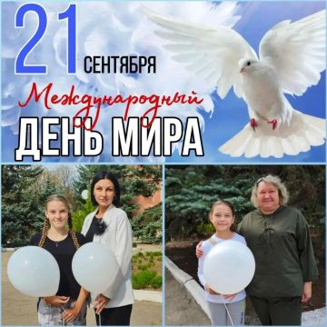 Поздравляем с Днем мира!. Молодежный отдел МБУ "Мироновский поселковый ДК" поздравил жителей посёлка с этим праздником и вручили белые шары - символ мира