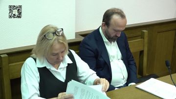 Установление действительной воли ребенка при определении его местожительства является юридически значимым обстоятельством, разъяснил ВС РФ. 16-летняя девочка сбежала к бабушке и дедушке из-за постоянных конфликтов с...