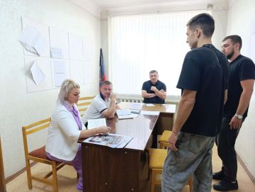 Глава Амвросиевского муниципального округа Игорь Лызов провел личный прием граждан