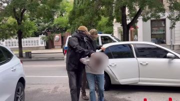 ФСБ России в г. Севастополе пресечена деятельность гражданина России, подозреваемого в совершении госизмены