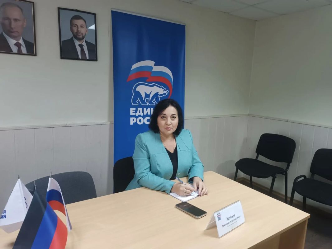 Личный прием. . В общественной приёмной партии "Единая Россия" в городе Снежное прошёл приём граждан депутатом фракции партии "Единая Россия" Снежнянского городского совета Дауровой Виктории Александровны