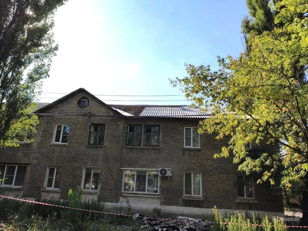 В Ждановке продолжается плановый ремонт кровель