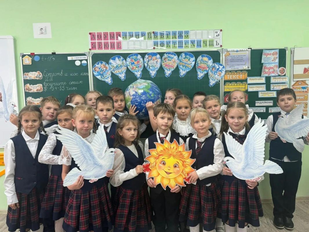 В образовательных организациях Кировского прошли мероприятия ко Дню мира