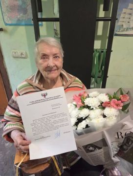 Вице-премьер Татьяна Переверзева поздравила с днём рождения жительницу блокадного Ленинграда Аллу Макаровну Новикову