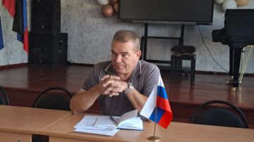Глава муниципального образования городской округ Иловайск Александр Васильевич Кузнецов провел рабочую встречу с руководителями общеобразовательных учреждений городского округа
