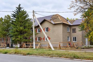 Министр культуры ДНР проверил ход ремонтных работ в Юнокоммунаровской школе искусств