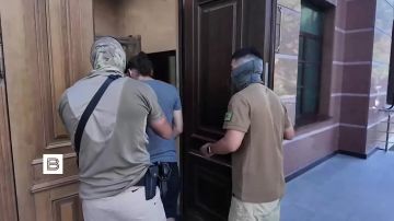 ФСБ задержала жителя Керчи, собиравшего деньги для ВСУ и данные о ПВО
