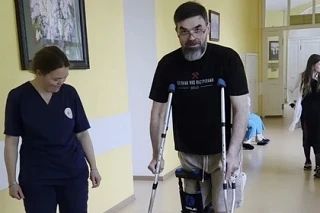 После полученных ранений митрополит Горловский Митрофан впервые встал на ноги