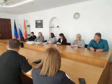 24 сентября в малом зале администрации городского округа Торез проведена учеба аппарата, в которой приняли участие управляющий делами администрации, руководители и специалисты отраслевых (функциональных) и территориальных...