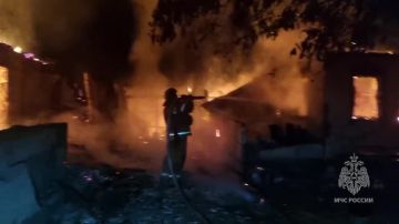 В Горловке огнеборцы МЧС России ликвидировали пожар из-за атаки БПЛА