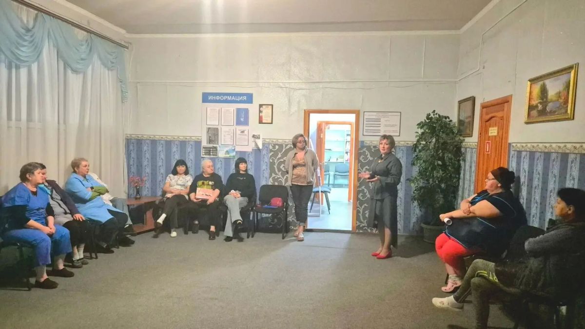 Заместитель председателя Старобешевского муниципального совета, представитель партии «Единая Россия» Татьяна Владимировна Коржова провела рабочую встречу с коллективом ГБУ «Новосветский ДСО»