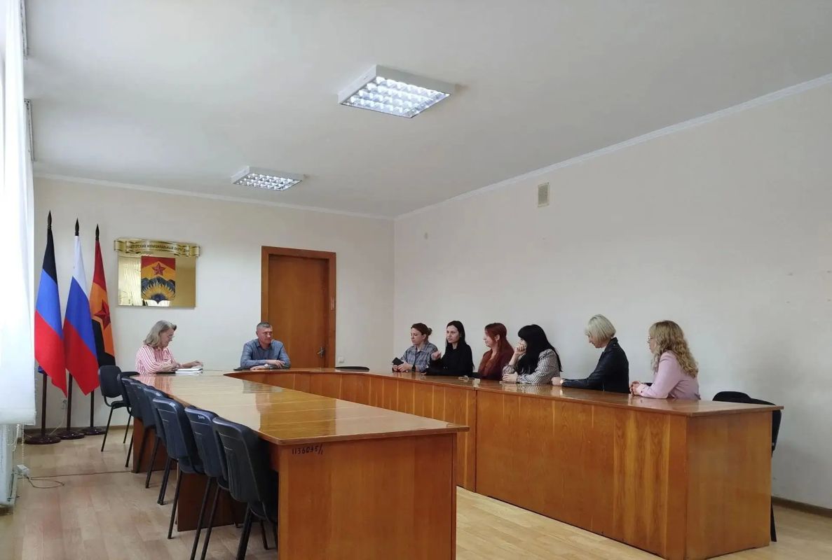 Первый замглавы администрации округа встретился с коллективом управления экономического развития