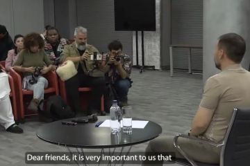 Глава ДНР пообщался с иностранными гостями и рассказал им о Донбассе