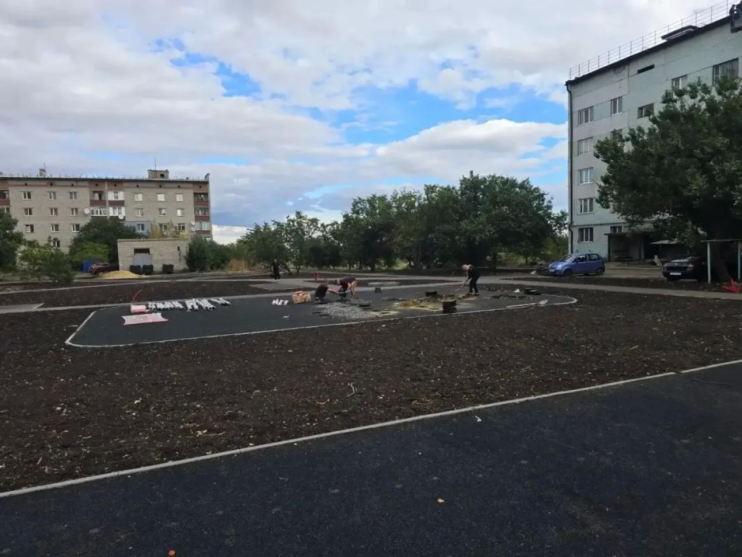 Продолжаются работы по благоустройству территории, победившей в прошлом голосовании за территории по благоустройству (ФКГС)