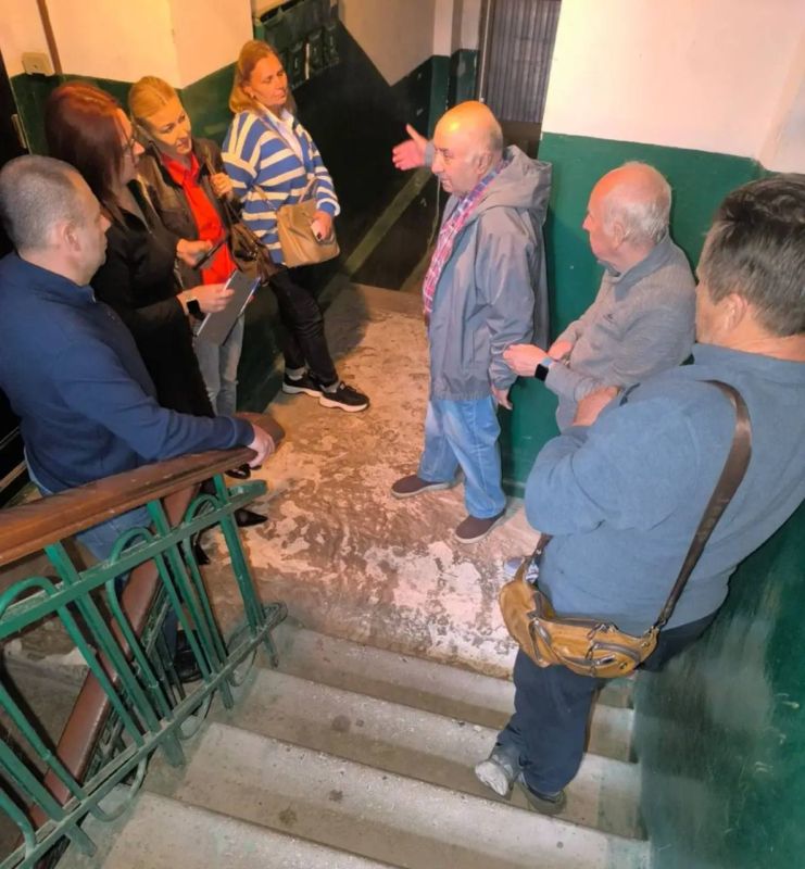 24 сентября в Ворошиловском районе Донецка состоялась встреча заместителя руководителя Управы Дениса Григорьева и депутата Донецкого городского совета Лилии Ошурко с жителями района