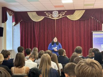 Вчера в ГБОУ «Володарская школа № 1 имени А.Д. Якименко» прошла агитационная встреча «Молодой Гвардии Единой России»