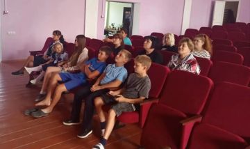 «Они сражались за Родину». В Азовском сельском клубе совместно с библиотекой прошёл показ и обсуждение легендарного фильма Сергея Бондарчука «Они сражались за Родину». Мероприятие организовано в рамках Года единства народов...