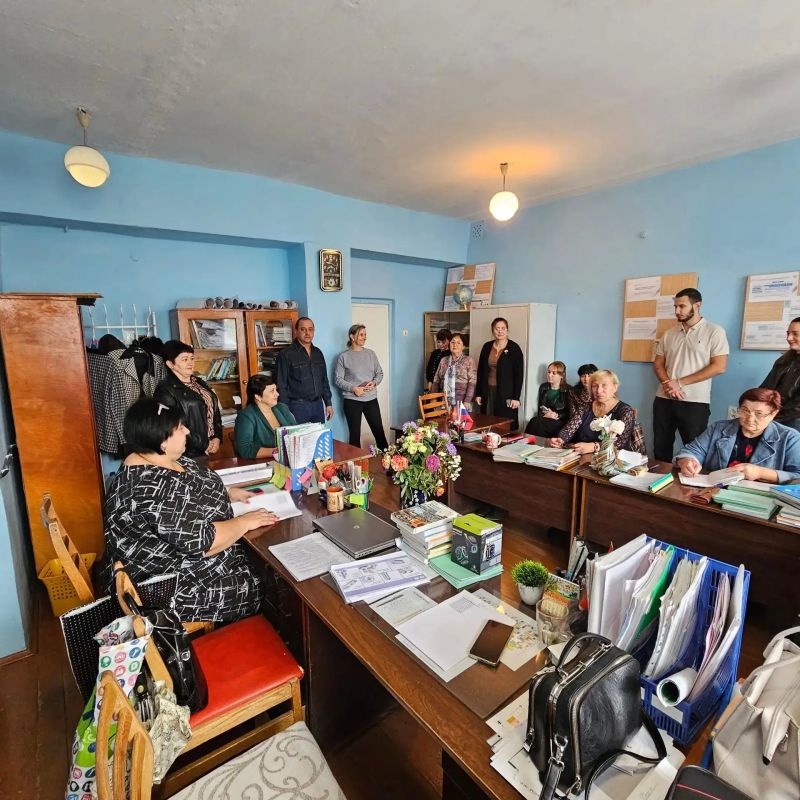 Депутат Амвросиевского муниципального совета Андрей Алиев провел встречу с коллективом Белояровской школы